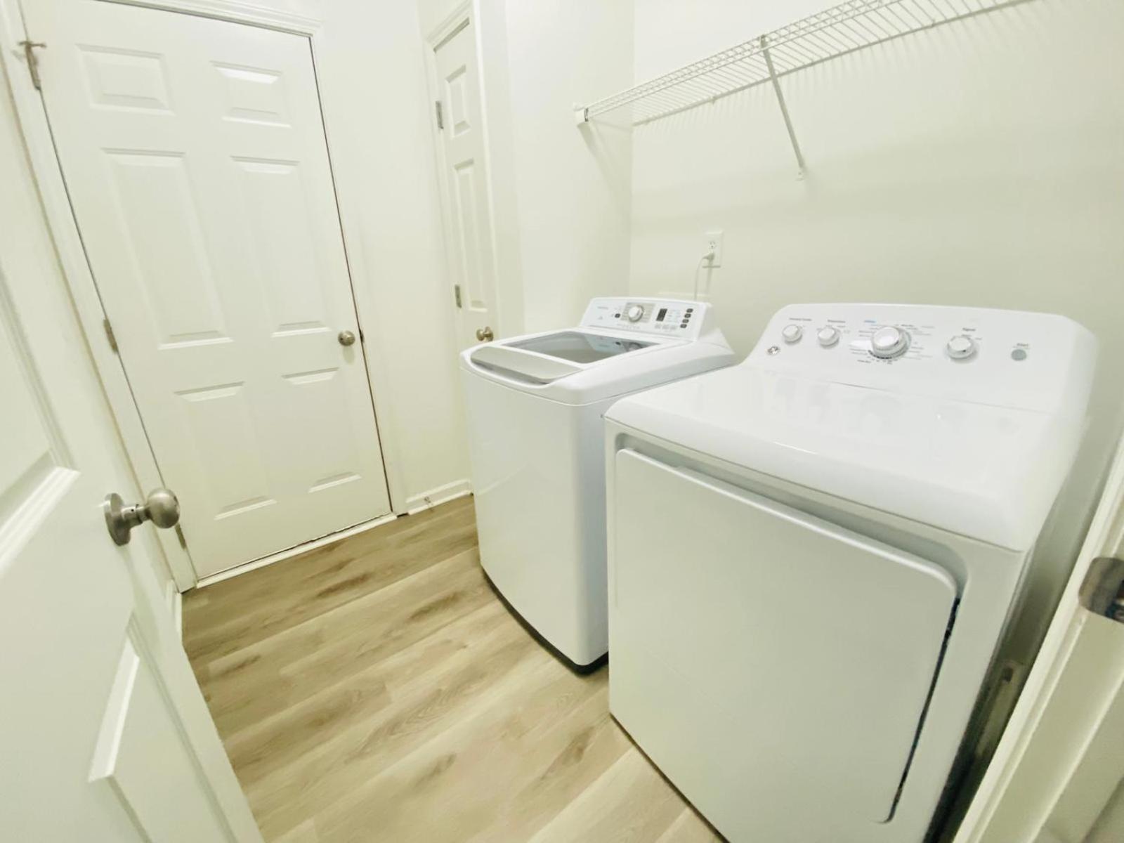 Spacious Room With Shared Bathroom 罗利 外观 照片